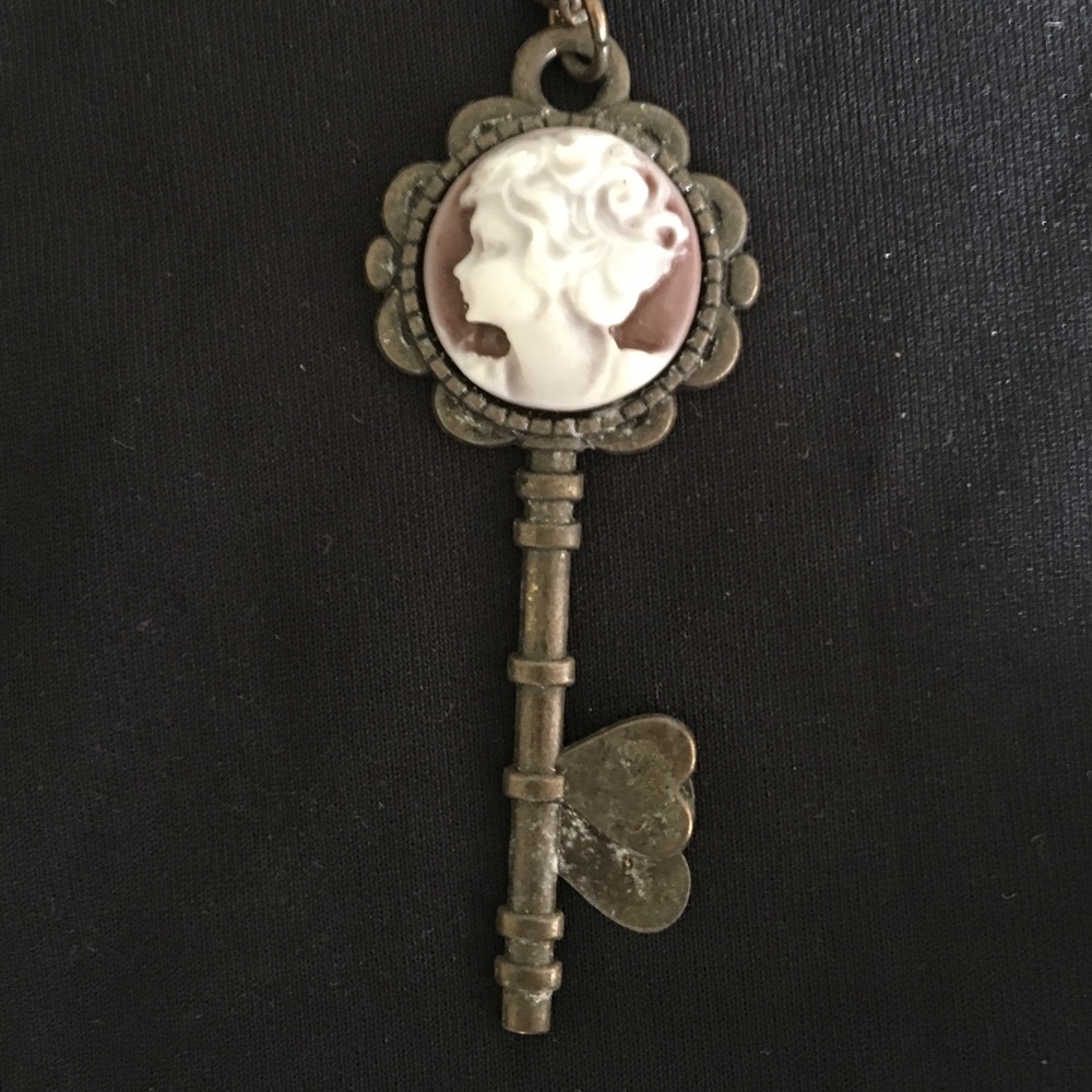 Vintage looking key necklace 👌